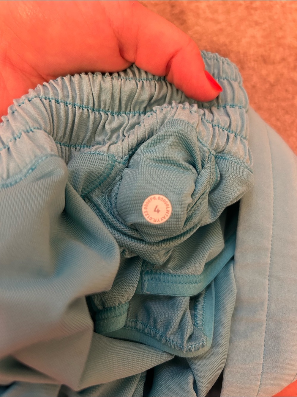 lululemon hotty hot 2.5 shorts size 4 - Picture 3 of 3